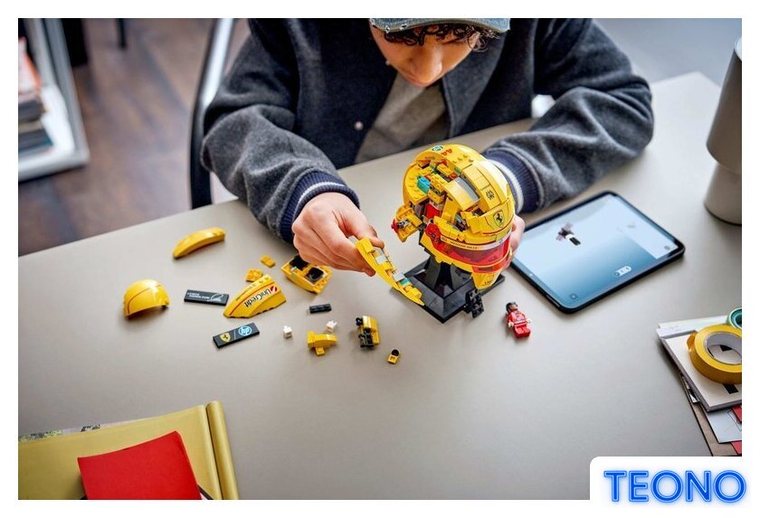 Конструктор LEGO Editions 43022 Шлем Льюиса Хэмилтона команды Scuderia Ferrari HP - Изображение №11 — Интернет-магазин Teono.by