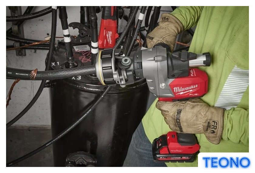 Инструмент для зачистки кабеля Milwaukee M18 FCST-302CA 4933499275 (с 2-мя АКБ, кейс) - Изображение №2 — Интернет-магазин Teono.by