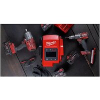 Пусковое устройство Milwaukee Jump Starter M18 JS2000-0 4933498026 (без АКБ) - Превью изображения №12 — Интернет-магазин Teono.by