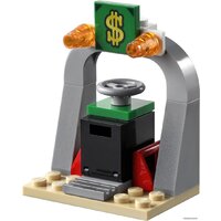 LEGO Batman 76180 Бэтмен против Джокера: погоня на Бэтмобиле Image #16