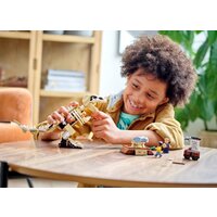 LEGO Jurassic World 76940 Скелет тираннозавра на выставке Image #12