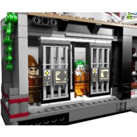 LEGO 10937 Batman: Arkham Asylum Breakout Image #8