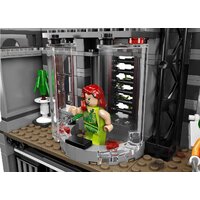 LEGO 10937 Batman: Arkham Asylum Breakout Image #11