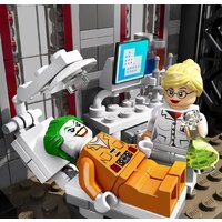 LEGO 10937 Batman: Arkham Asylum Breakout Image #9