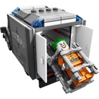 LEGO 10937 Batman: Arkham Asylum Breakout Image #6
