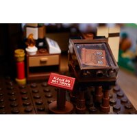 LEGO Ideas 21341 Фокус-Покус: Коттедж сестер Сандерсон Image #16