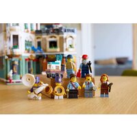 LEGO Icons 11371 Торговая улица Image #12