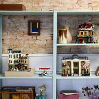 LEGO Icons 11371 Торговая улица Image #16