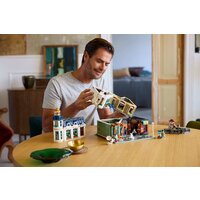 LEGO Icons 11371 Торговая улица Image #11