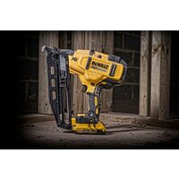 DeWalt DCN660D2 (с 2-мя АКБ, кейс) Image #2