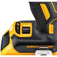 Ударная дрель-шуруповерт DeWalt DCD796D2 (с 2-мя АКБ 2 Ah) - Превью изображения №4 — Интернет-магазин Teono.by