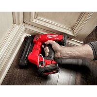 Milwaukee M18FN18GS-202X 4933471407 (с 2-мя АКБ, кейс) Image #17