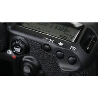 Зеркальный фотоаппарат Canon EOS 5D Mark IV Body - Превью изображения №12 — Интернет-магазин Teono.by