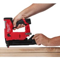 Гвоздезабиватель Milwaukee M12 FCN18GS-0X 4933493355 (с 2-мя АКБ, кейс) - Превью изображения №11 — Интернет-магазин Teono.by