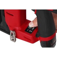 Гвоздезабиватель Milwaukee M12 FCN18GS-0X 4933493355 (с 2-мя АКБ, кейс) - Превью изображения №4 — Интернет-магазин Teono.by