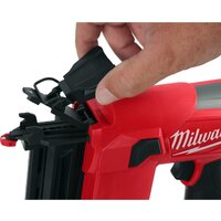 Гвоздезабиватель Milwaukee M12 FCN18GS-0X 4933493355 (с 2-мя АКБ, кейс) - Превью изображения №6 — Интернет-магазин Teono.by
